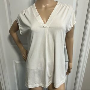 Banana Republic | OffWhite V-Neck Top
